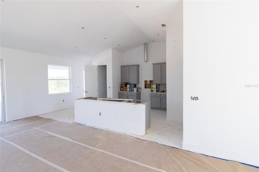 Spacious, unfurnished interior of a new home in , Port Charlotte (Image 16).