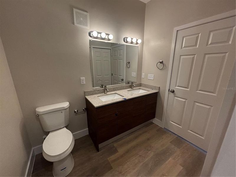 Furnished interior view inside a new home in , Orlando (Image 5).