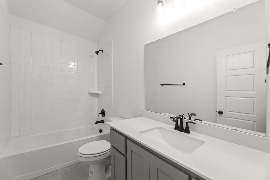 Furnished interior view inside a new home in Meadow Run, Melissa (Image 11). Furnished interior view inside a new home in Meadow Run, Melissa (Image 11).