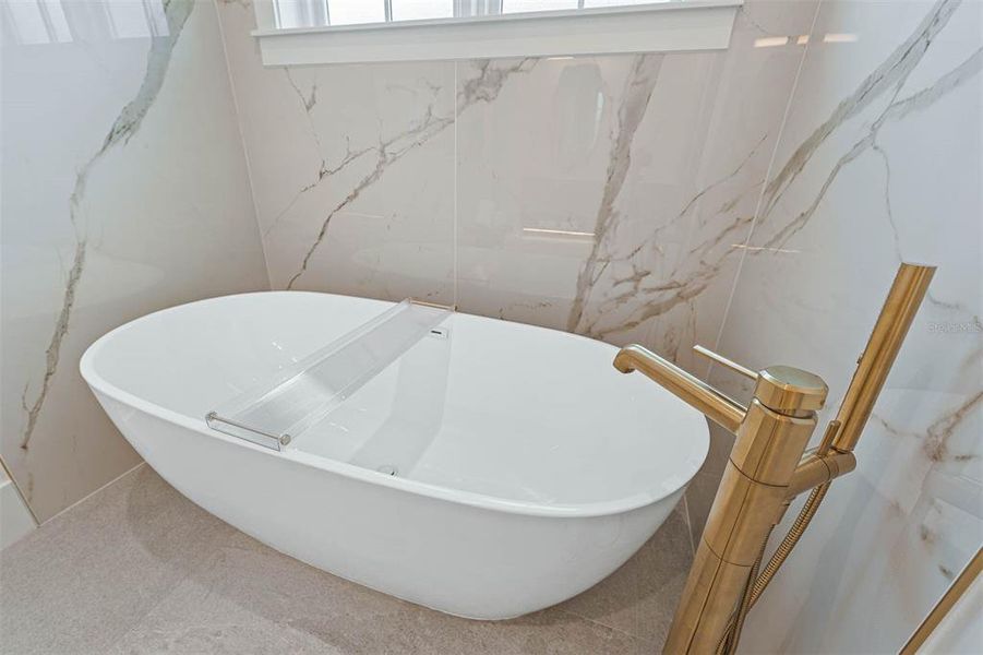 Soaking tub Soaking tub