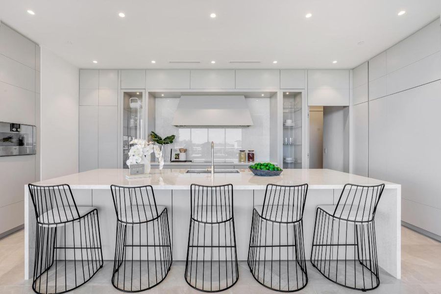 KITCHEN COUNTER SEATING