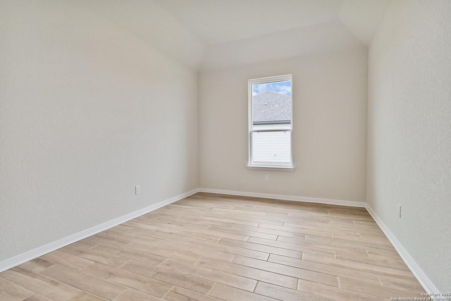 Spacious, unfurnished interior of a new home in Jordan's Ranch, San Antonio (Image 22).