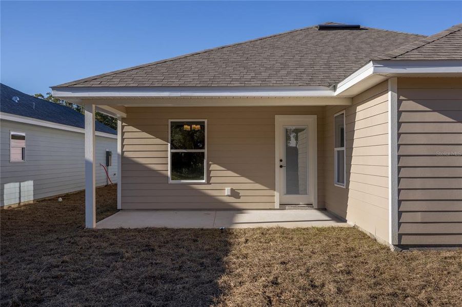 Exterior details and patio area of a home in Kirkland Farms, Alachua (Image 4).