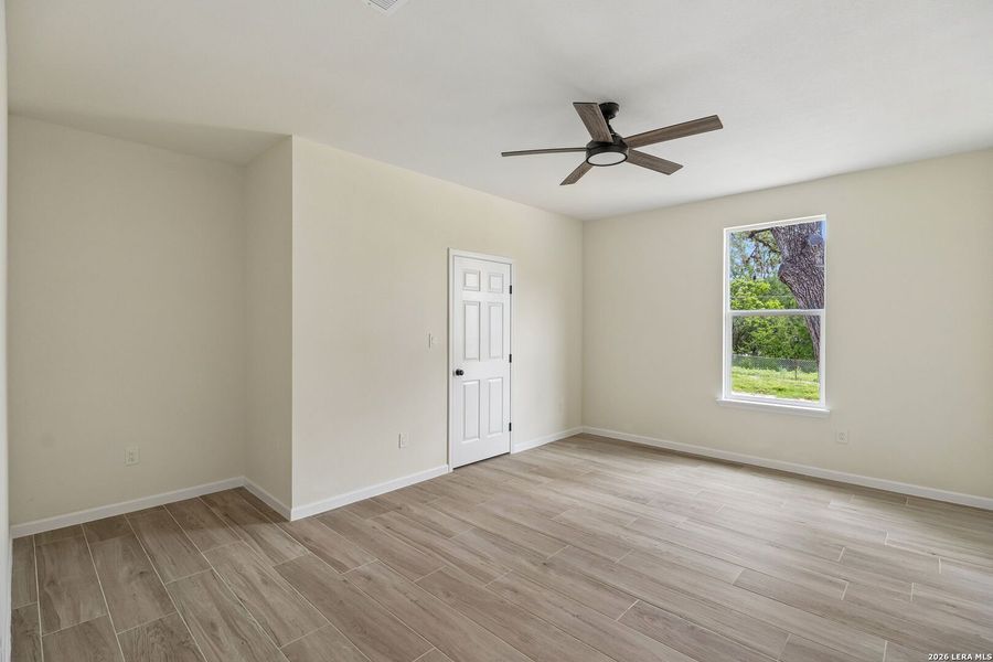 Spacious, unfurnished interior of a new home in , San Antonio (Image 13).