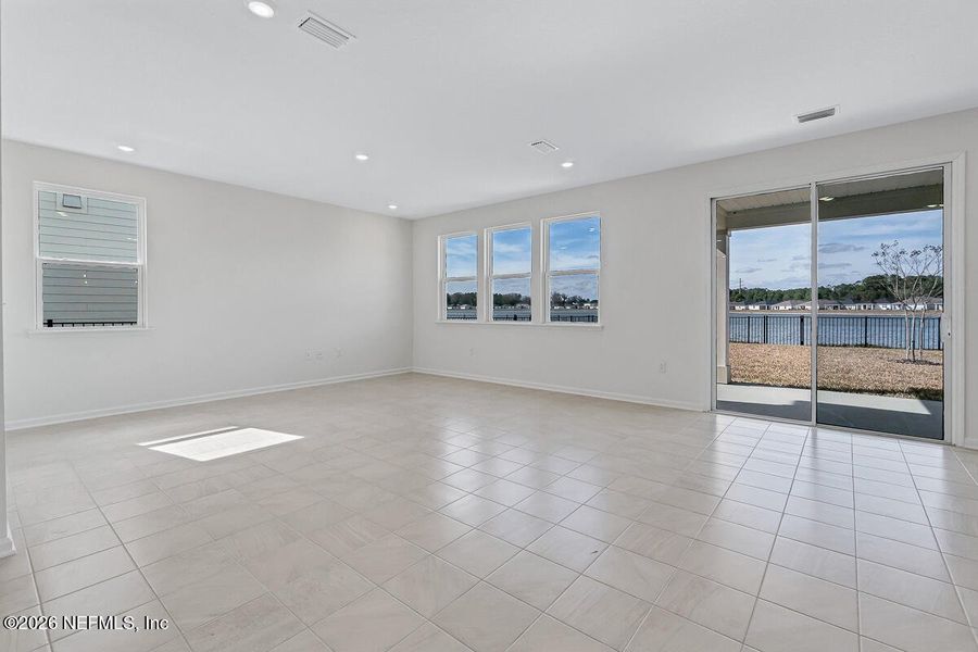 Spacious, unfurnished interior of a new home in Panther Creek, Jacksonville (Image 10).