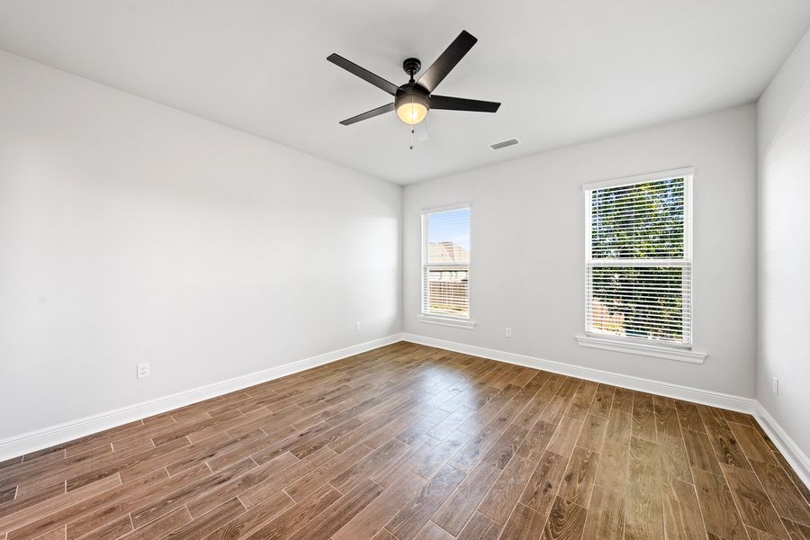 Spacious, unfurnished interior of a new home in Sentinel Ridge, Pace (Image 19).