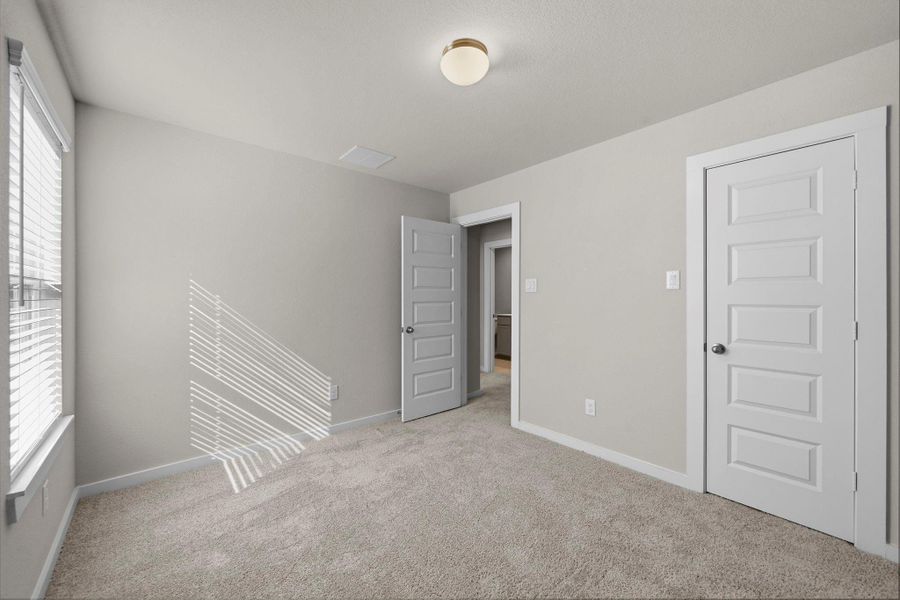 Spacious, unfurnished interior of a new home in Barton Creek Ranch, Conroe (Image 31).