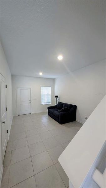 Spacious, unfurnished interior of a new home in , Davenport (Image 9).