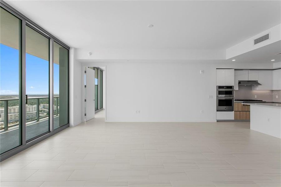 Spacious, unfurnished interior of a new home in , St. Petersburg (Image 35).