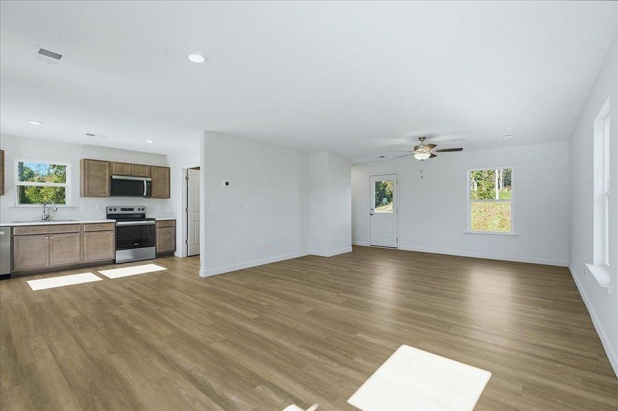 Spacious, unfurnished interior of a new home in Stones Throw, Inman (Image 14).