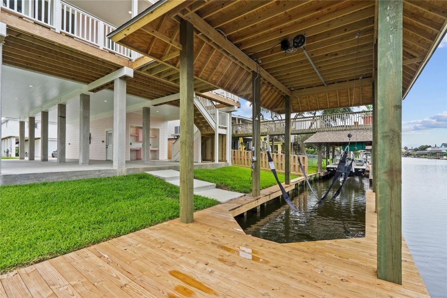 Exterior details and patio area of a home in , Bayou Vista (Image 26).