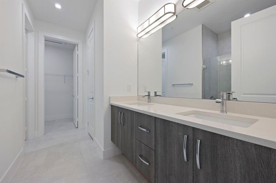 full bath and closet