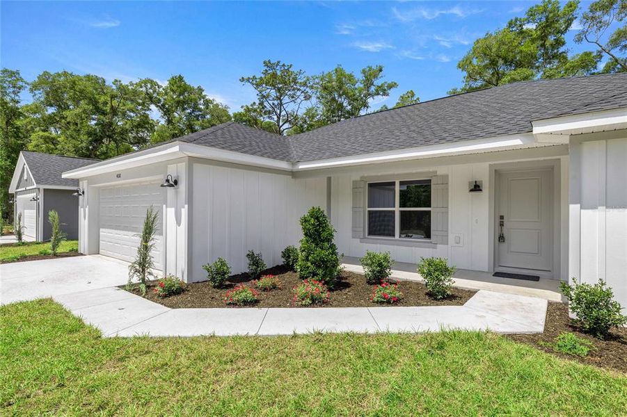 Exterior details and patio area of a home in , Ocala (Image 4).