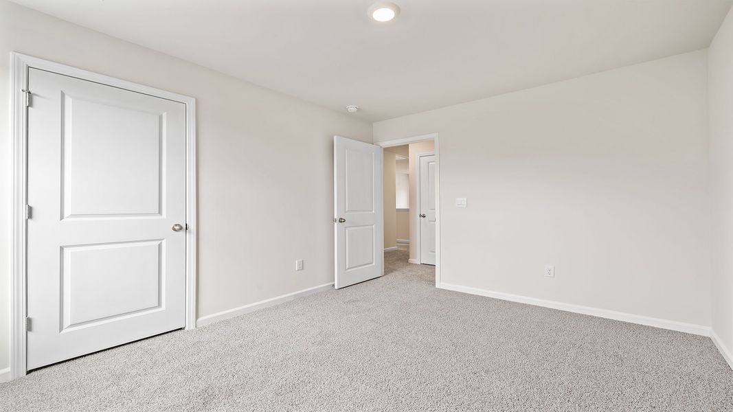 Spacious, unfurnished interior of a new home in Cascade Point, Seneca (Image 30).