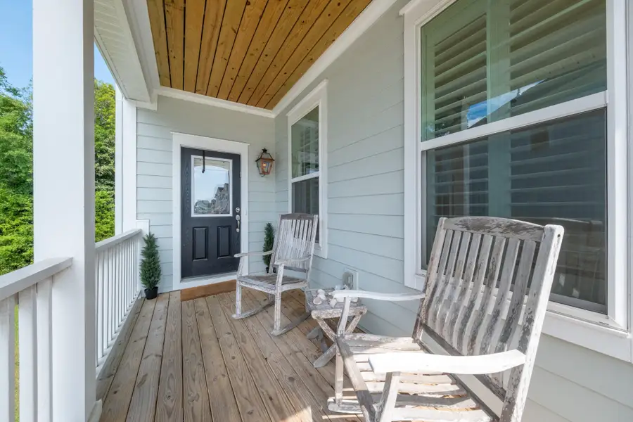 Exterior details and patio area of a home in , Wando (Image 4).