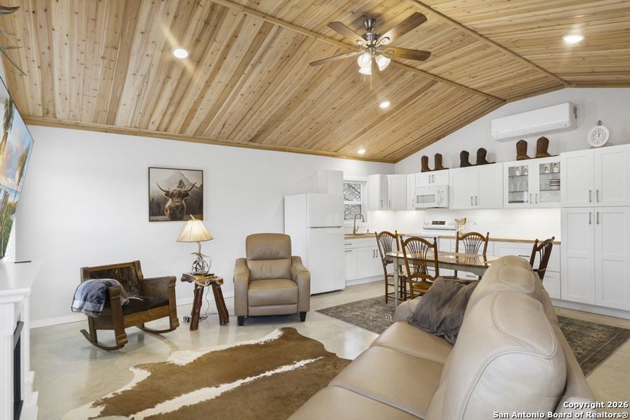 Furnished interior view inside a new home in , Bandera (Image 6).