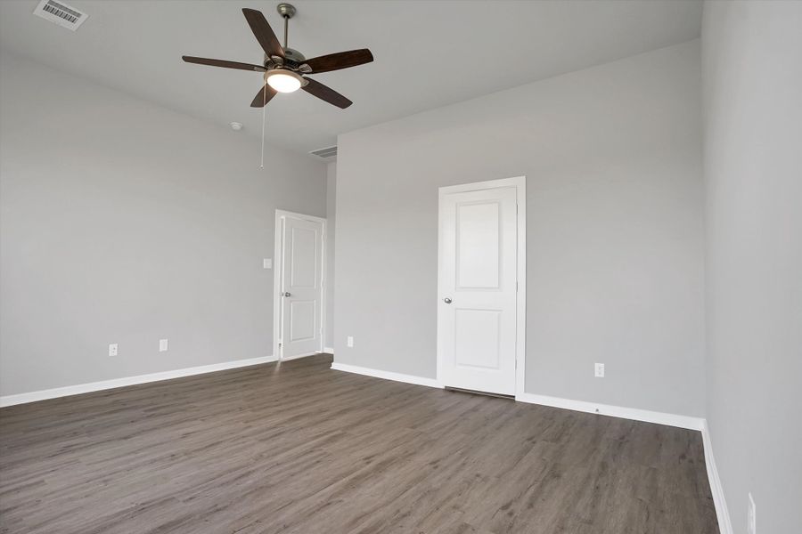 Spacious, unfurnished interior of a new home in Sunterra 50s, Katy (Image 39). Spacious, unfurnished interior of a new home in Sunterra 50s, Katy (Image 39).