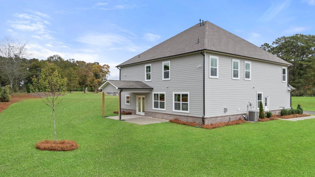 Representative exterior details of a home built from the GRAYSON by D.R. Horton in Haven Abbey, Cumming (Image 24).