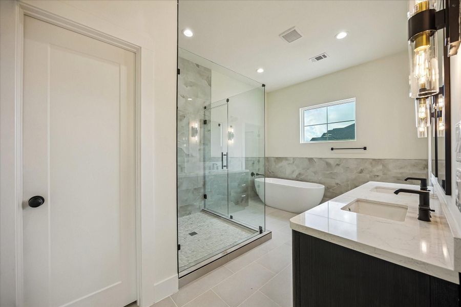 Furnished interior view inside a new home in , Santa Fe (Image 18).