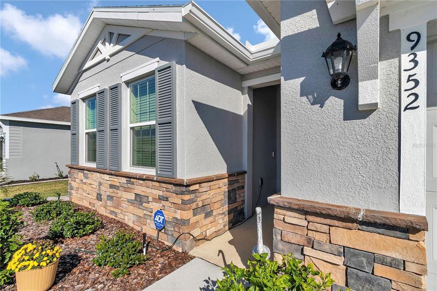 Exterior details and patio area of a home in JB Ranch, Ocala (Image 3). Exterior details and patio area of a home in JB Ranch, Ocala (Image 3).
