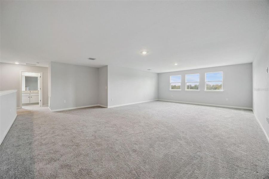 Spacious, unfurnished interior of a new home in Talichet, Howey-in-the-Hills (Image 26).