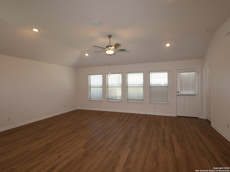 Spacious, unfurnished interior of a new home in Greenspoint Heights, Seguin (Image 17).