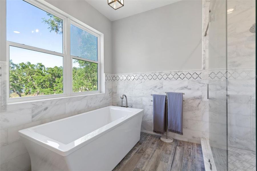 Furnished interior view inside a new home in , Thonotosassa (Image 18).