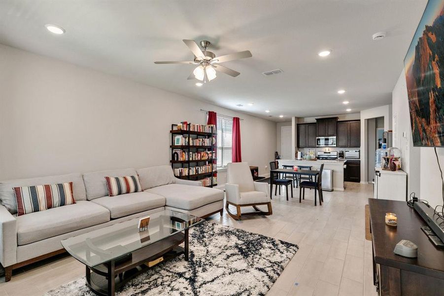 Living room with light wood-type flooring and ceiling fan