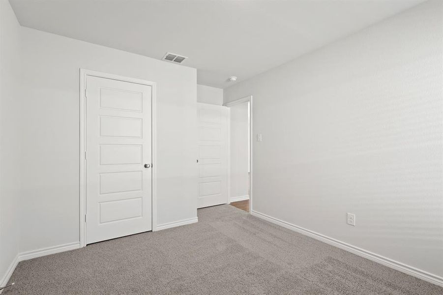 Spacious, unfurnished interior of a new home in Sycamore Landing, Fort Worth (Image 15).