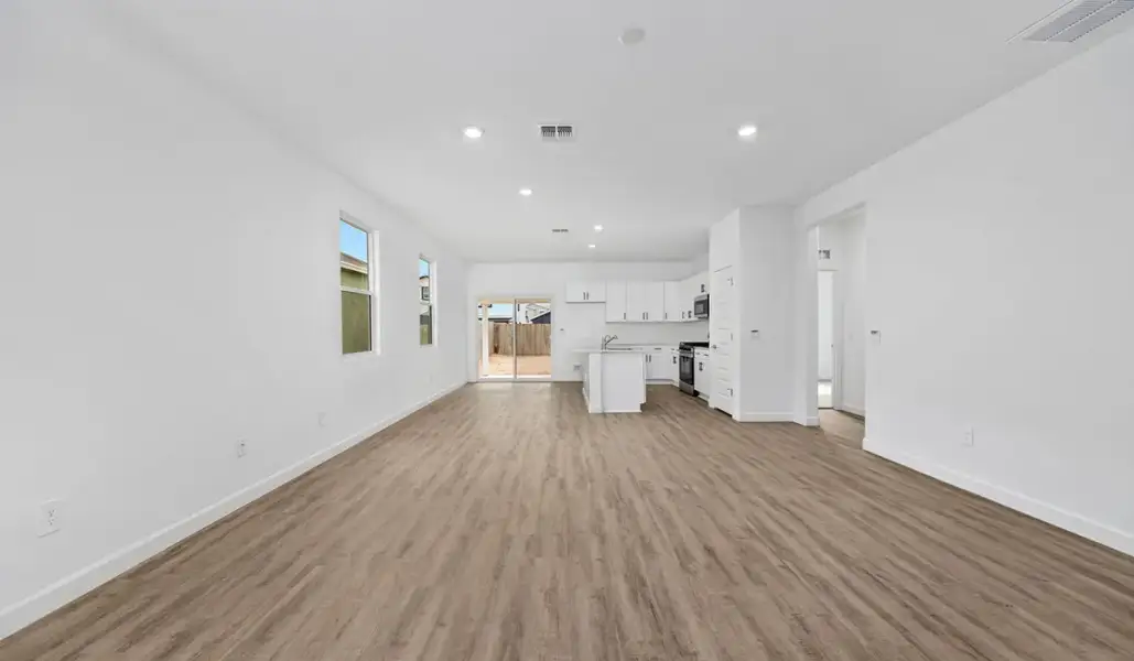 Spacious, unfurnished interior of a new home in Redford Estates, Tucson (Image 13).