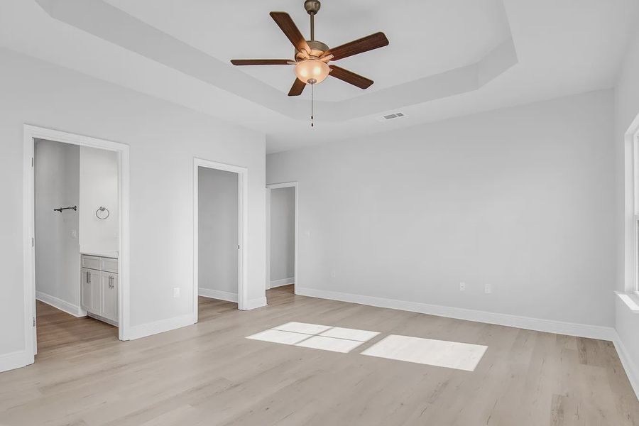 Spacious, unfurnished interior of a new home in The Bluffs at Lafayette, Freeport (Image 18).