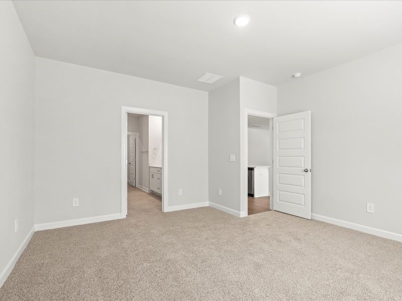 Spacious, unfurnished interior of a new home in Holland Park, Spartanburg (Image 18).