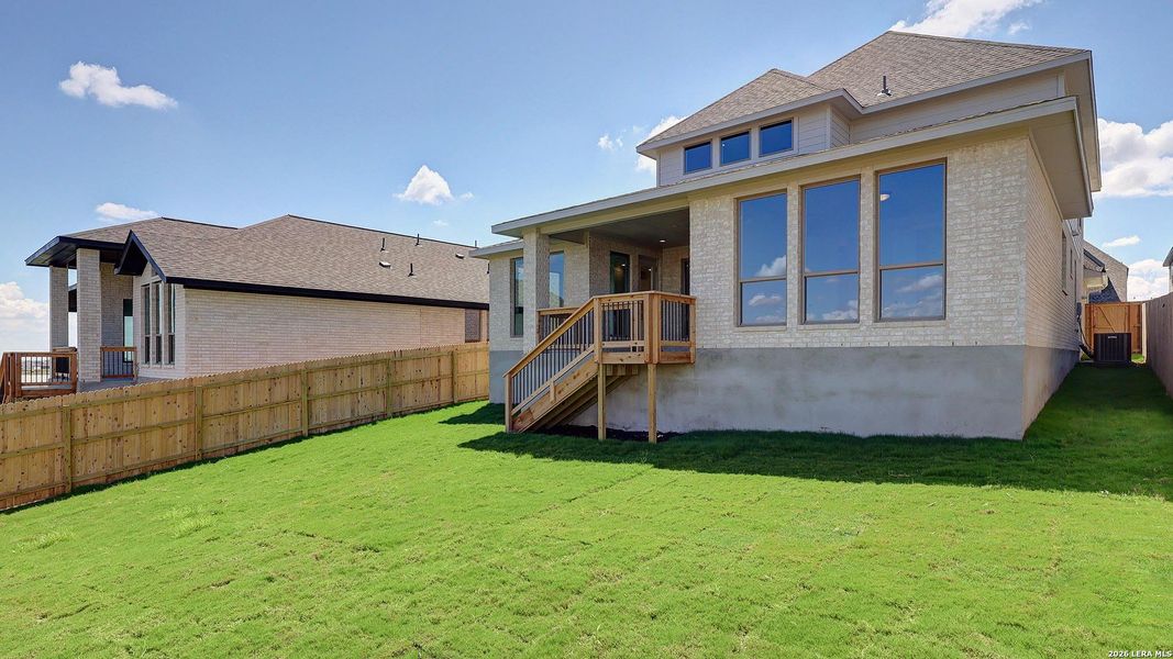 Exterior details and patio area of a home in Ladera, San Antonio (Image 3).