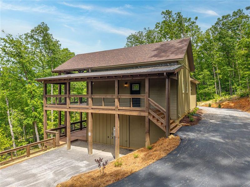 Exterior details and patio area of a home in , Blue Ridge (Image 23).