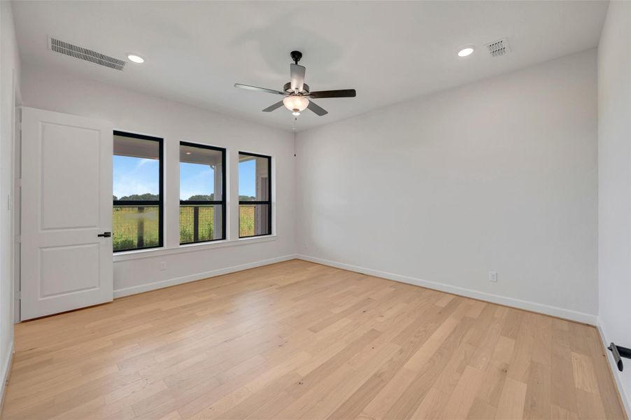 Spacious, unfurnished interior of a new home in , Richmond (Image 37).