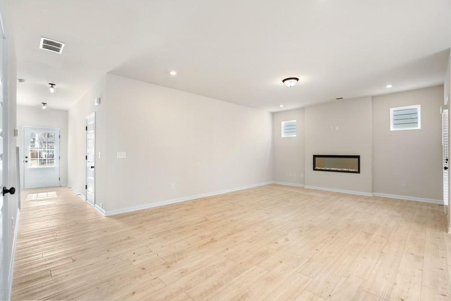 Spacious, unfurnished interior of a new home in Fair Oak, Calhoun (Image 34).
