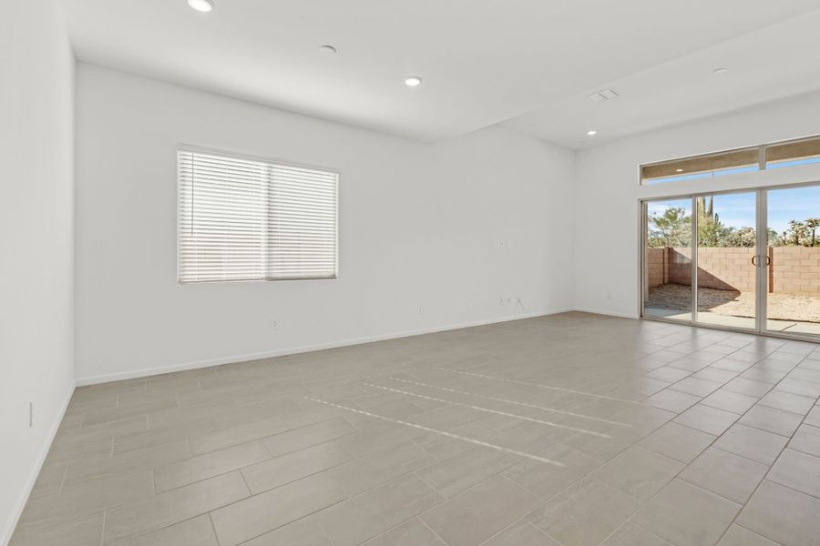 Spacious, unfurnished interior of a new home in Saguaro Reserve II, Marana (Image 10).