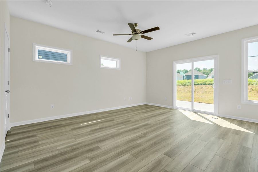 Spacious, unfurnished interior of a new home in Brownstone Park, Easley (Image 10).