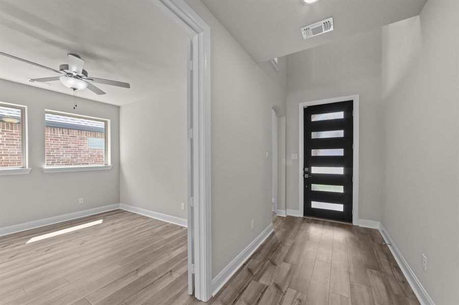 Spacious, unfurnished interior of a new home in Highwoods, Fort Worth (Image 15). Spacious, unfurnished interior of a new home in Highwoods, Fort Worth (Image 15).