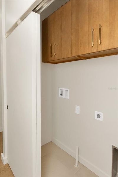 Spacious, unfurnished interior of a new home in , Orlando (Image 26).