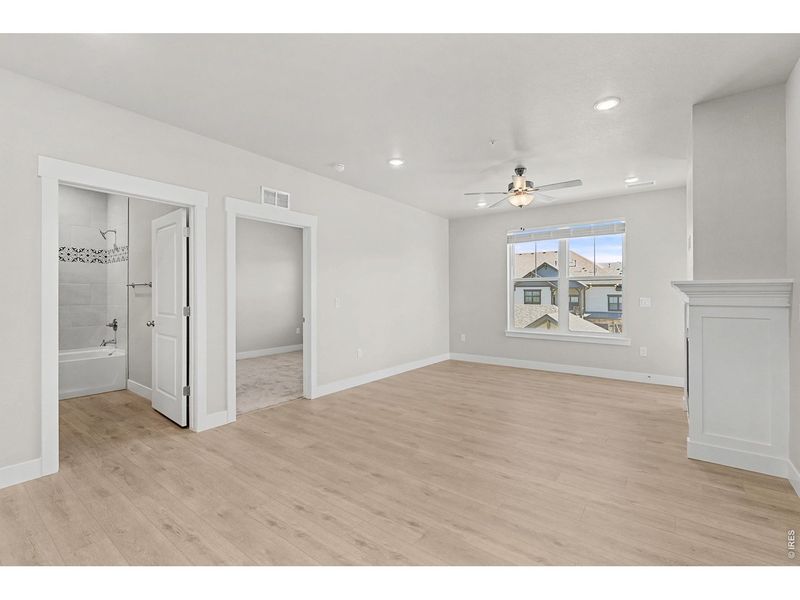 Spacious, unfurnished interior of a new home in Highlands at Fox Hill - The Flats, Longmont (Image 17).