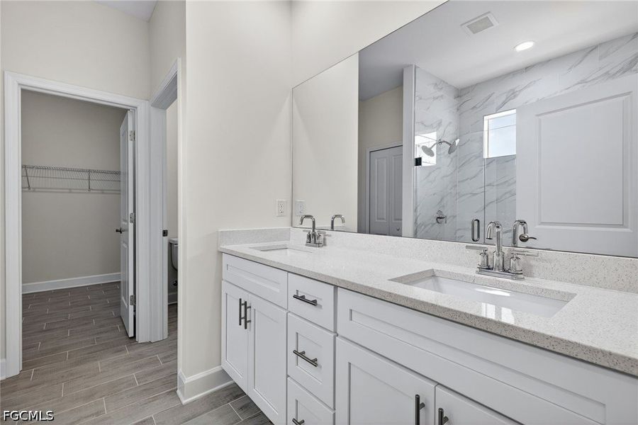 Furnished interior view inside a new home in Cape Coral, Cape Coral (Image 6).