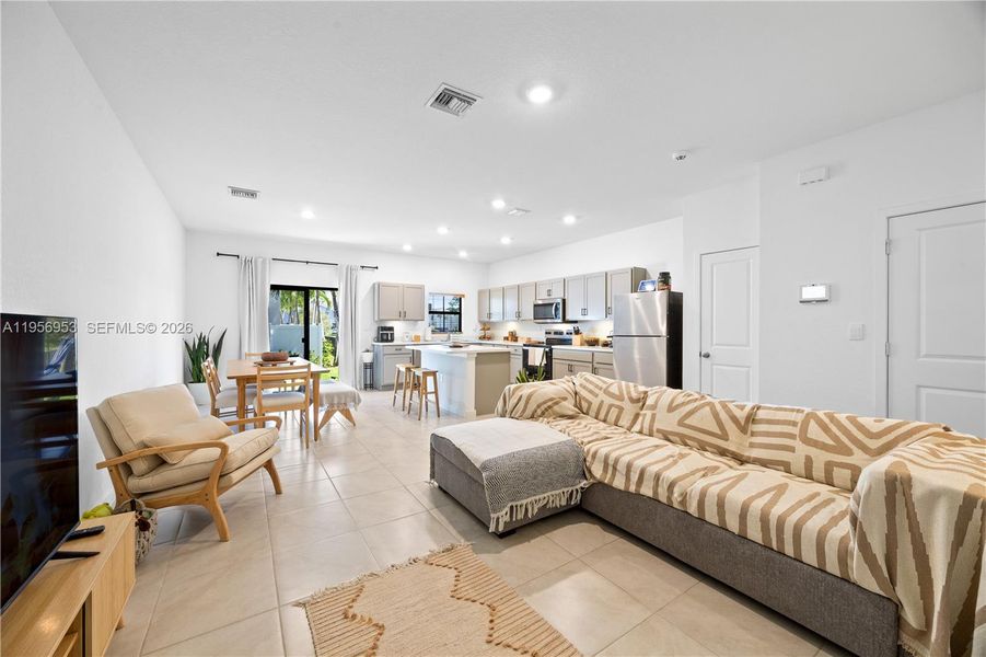 Furnished interior view inside a new home in , Pompano Beach (Image 21).