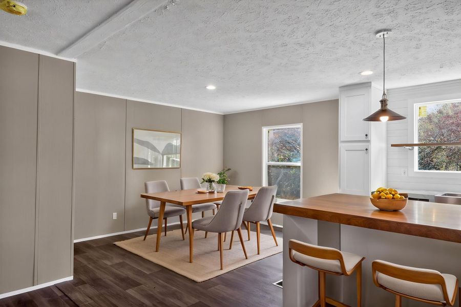 11-3714-nw-165th-ct_diningroom__staged