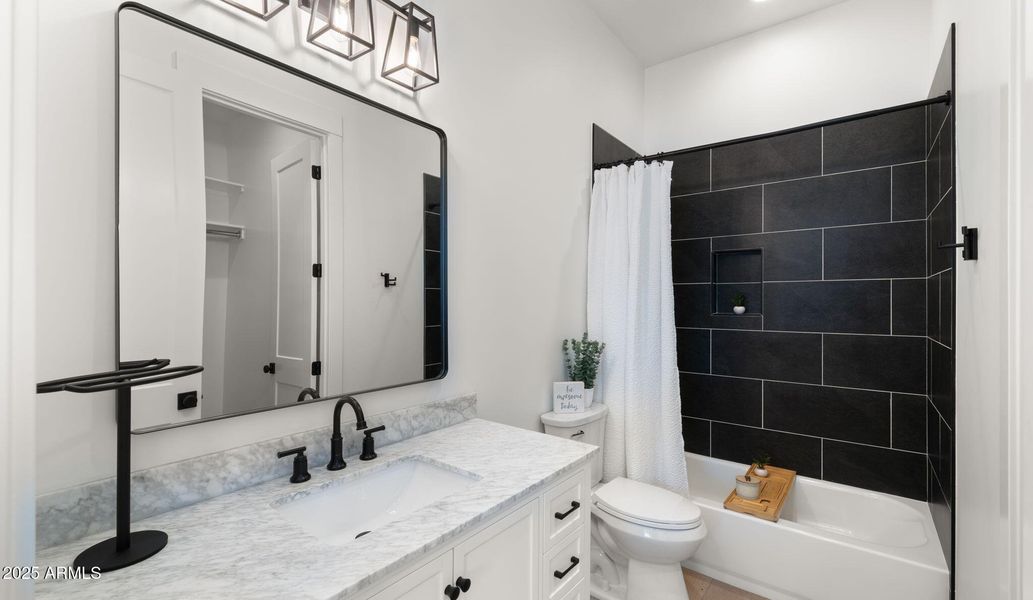 Beautiful oversized bathrooms! Beautiful oversized bathrooms!