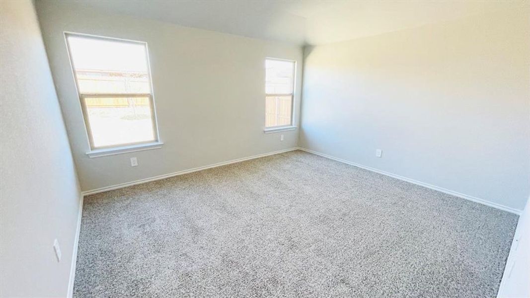 Spacious, unfurnished interior of a new home in Sunnycreek, Fort Worth (Image 4).