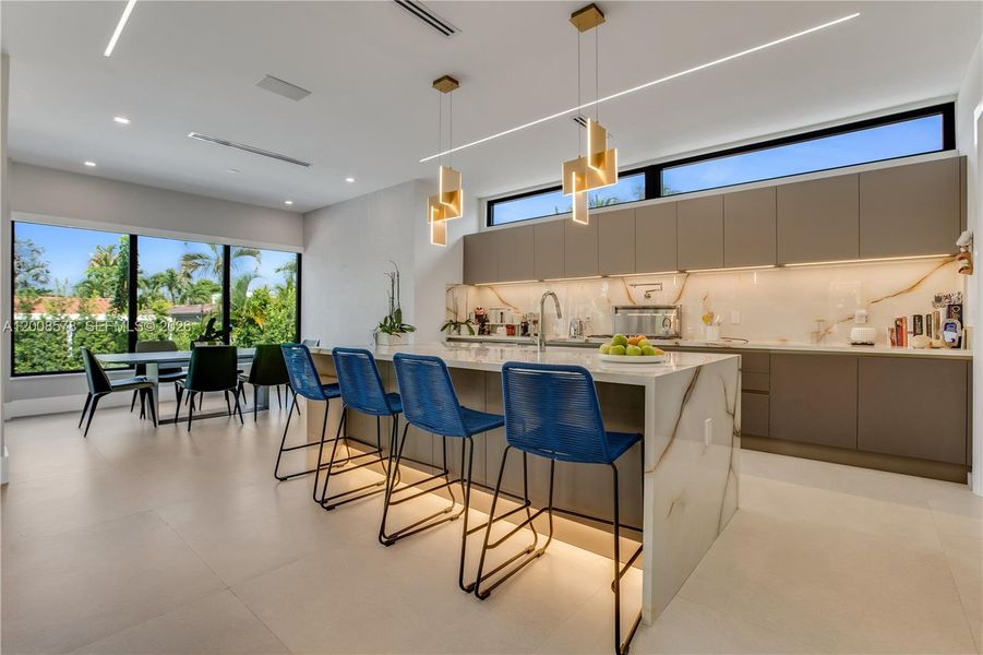 Community amenities in , Surfside (Image 41).