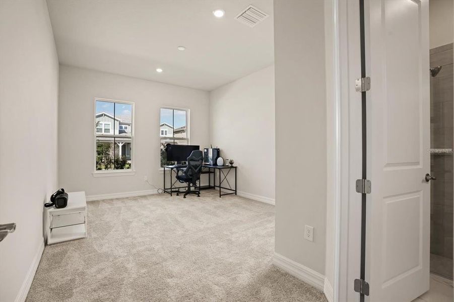 Furnished interior view inside a new home in , Orlando (Image 11).
