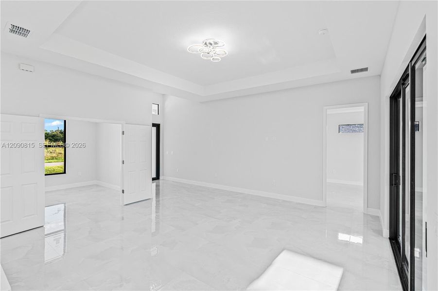 Spacious, unfurnished interior of a new home in , Lehigh Acres (Image 33).