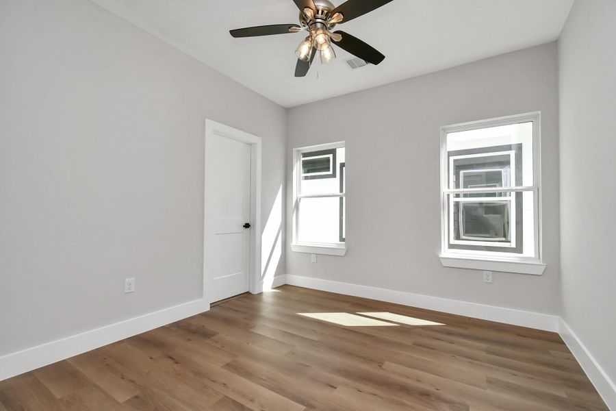 Spacious, unfurnished interior of a new home in , Houston (Image 13).
